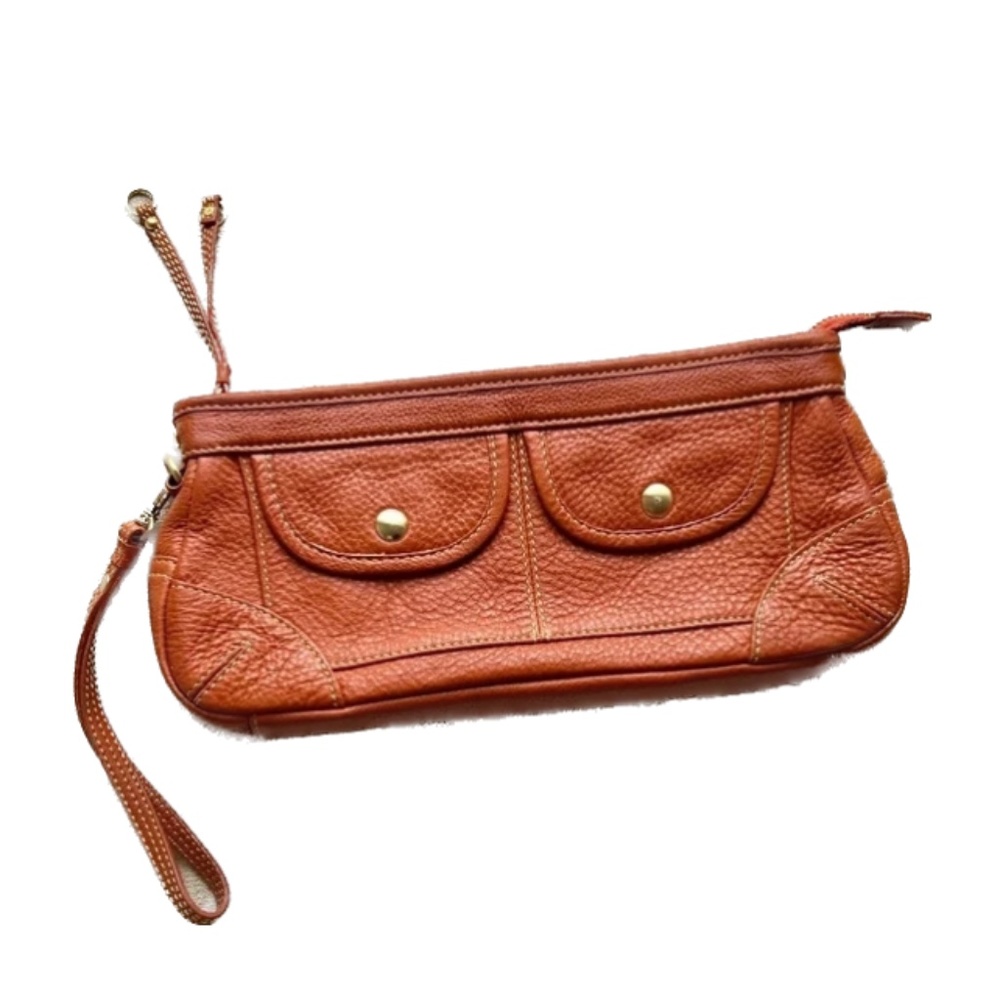 Maxximum leather clutch